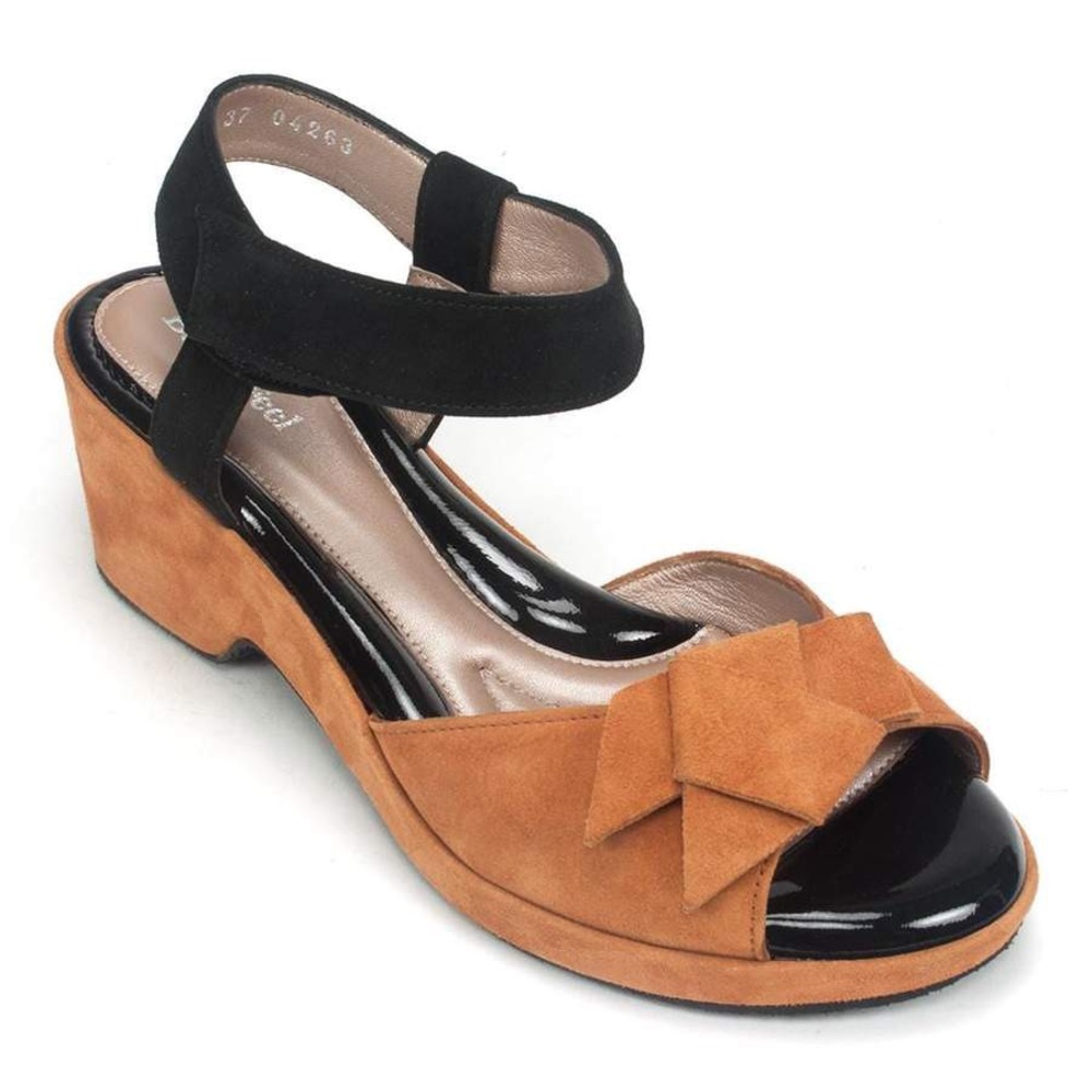 NEW Suede LIZ SANDAL by BEAUTIFEEL